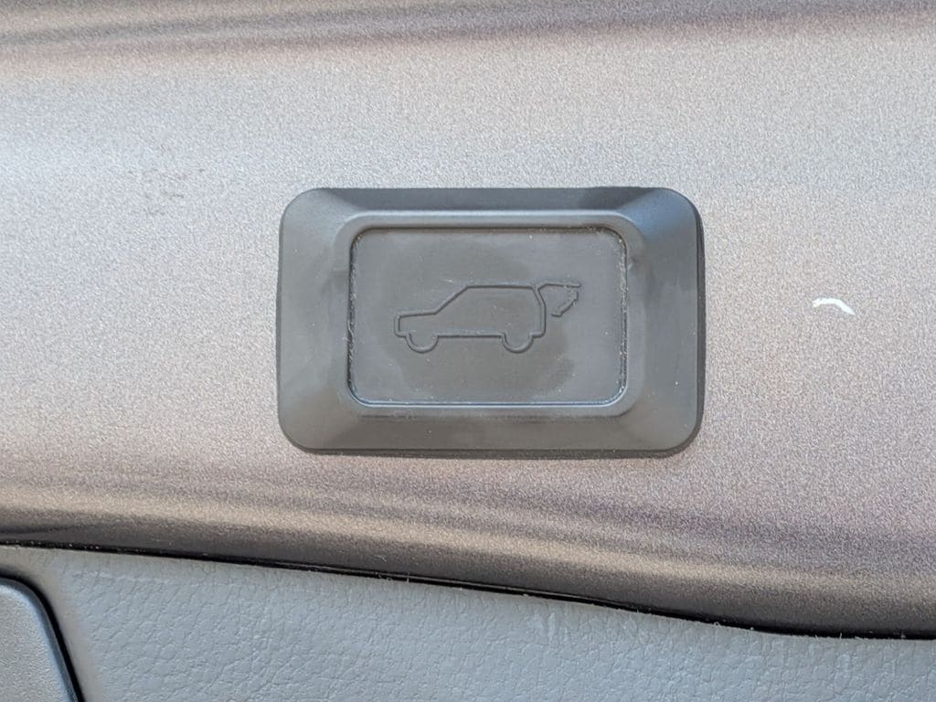 2020 Toyota RAV4 XSE - Photo 28