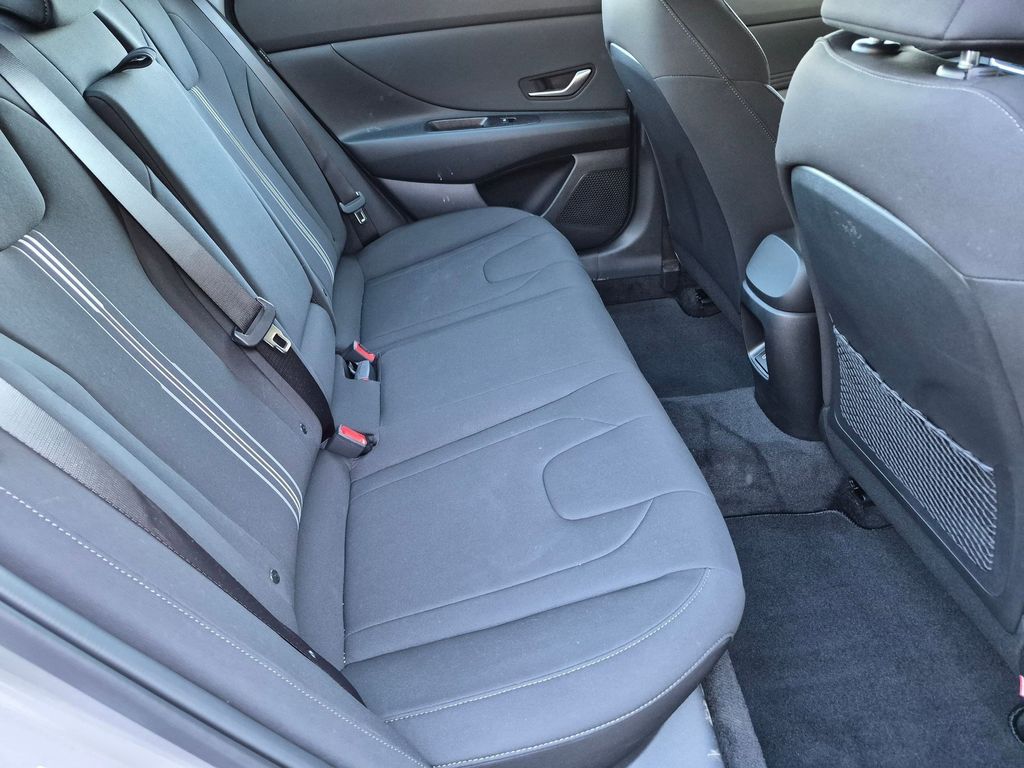 2025 Hyundai Elantra SEL - Photo 25