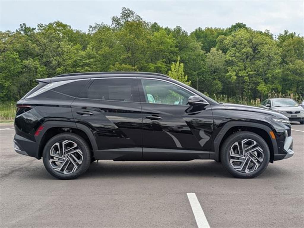 New 2025 Hyundai Tucson Limited AWD SUV