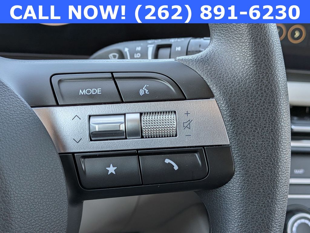 2025 Hyundai Tucson SE - Photo 16