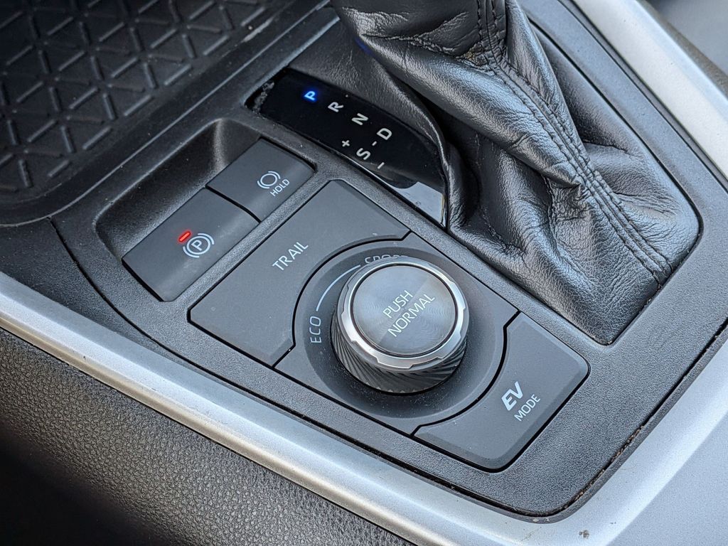 2020 Toyota RAV4 XSE - Photo 22