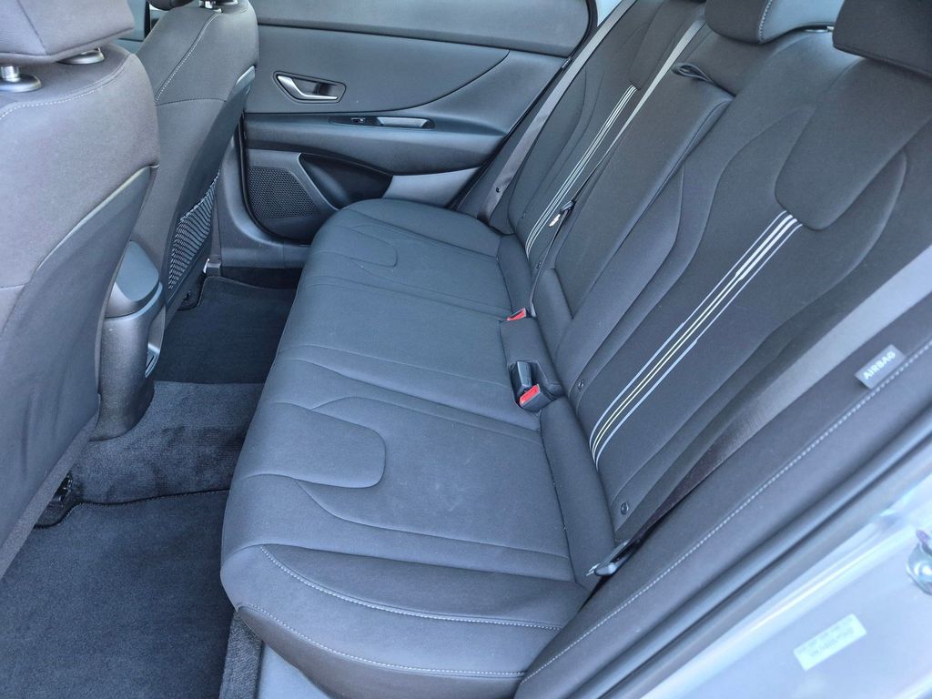 2025 Hyundai Elantra SEL - Photo 22