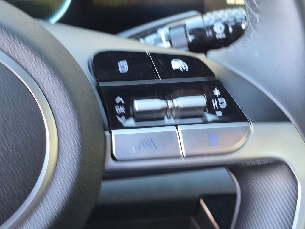 2025 Hyundai Elantra SEL - Photo 15