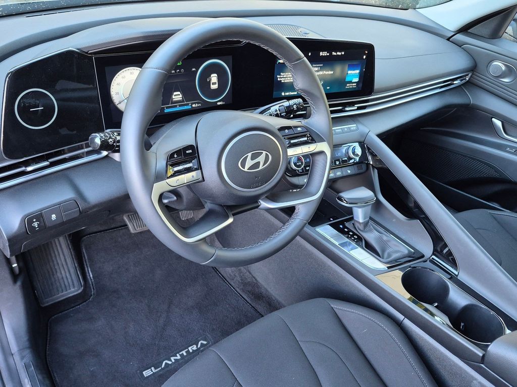 2025 Hyundai Elantra SEL - Photo 9