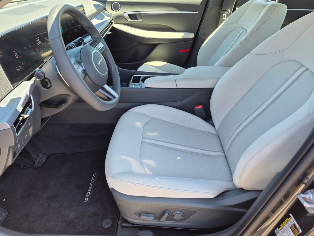 2026 Hyundai Sonata SEL - Photo 10