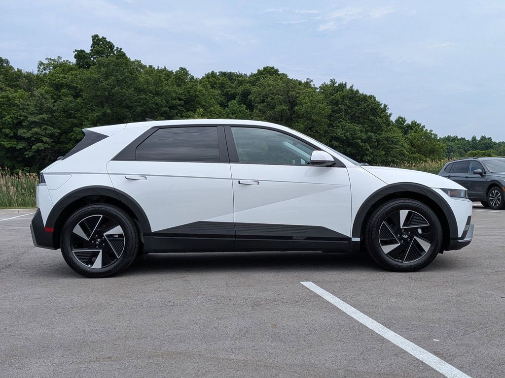 2026 Hyundai IONIQ 5 SE - Photo 8