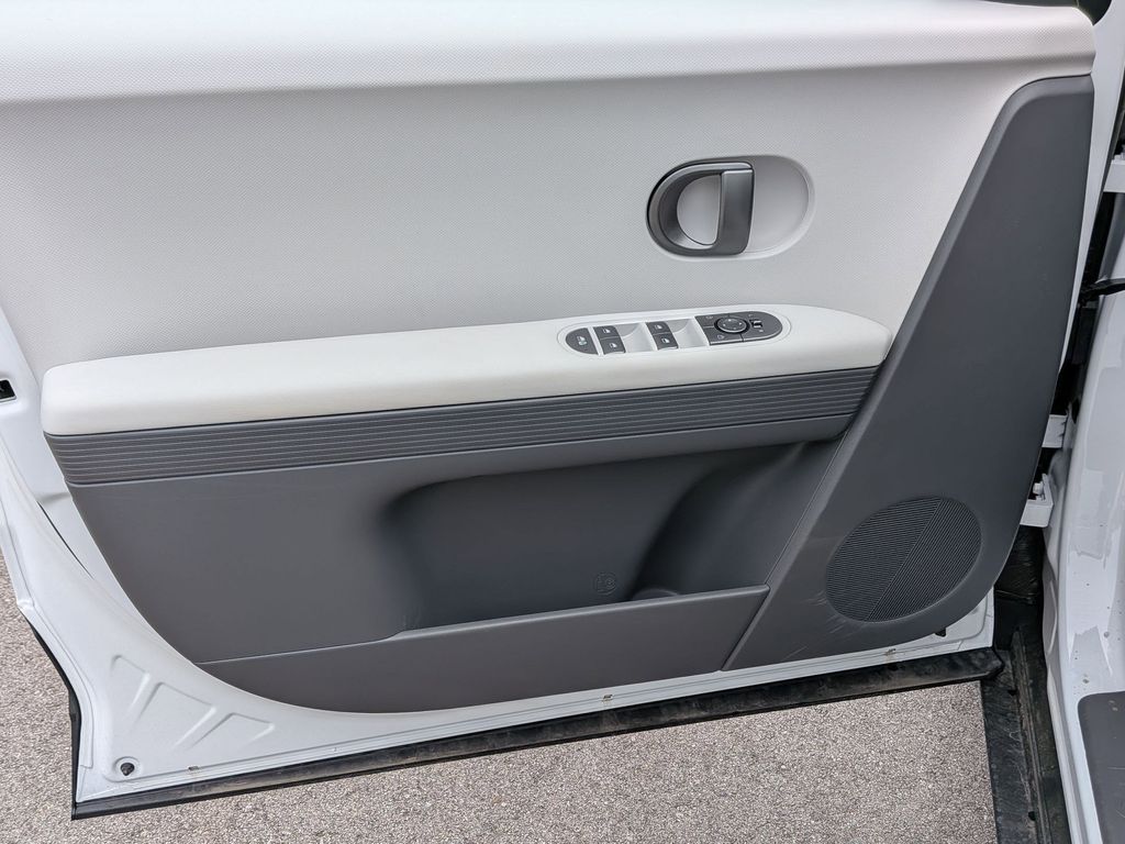 2026 Hyundai IONIQ 5 SE - Photo 12