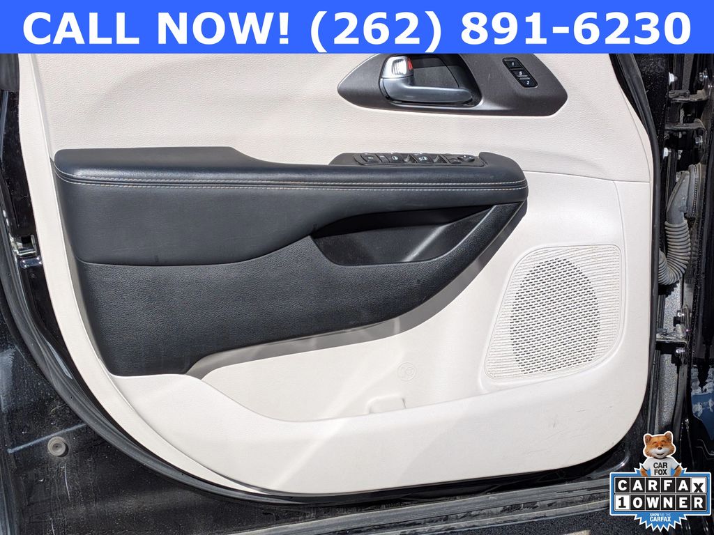 2024 Chrysler Pacifica Touring L - Photo 12
