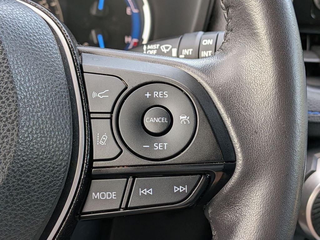 2020 Toyota RAV4 XSE - Photo 17