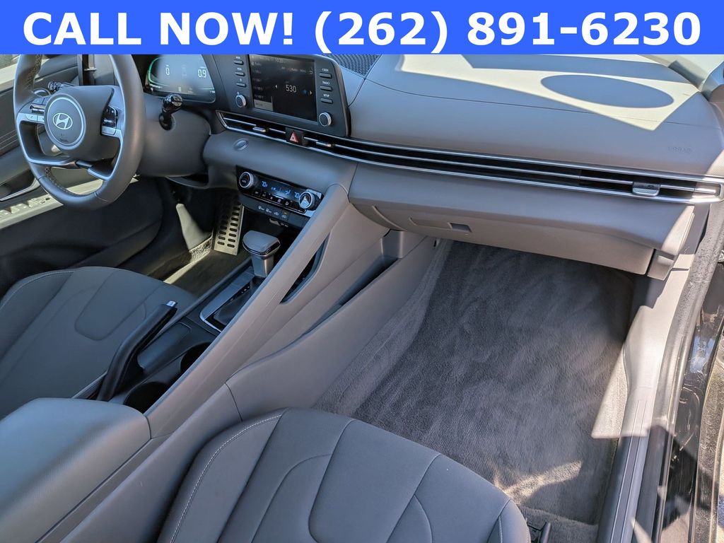 2025 Hyundai Elantra SEL - Photo 28