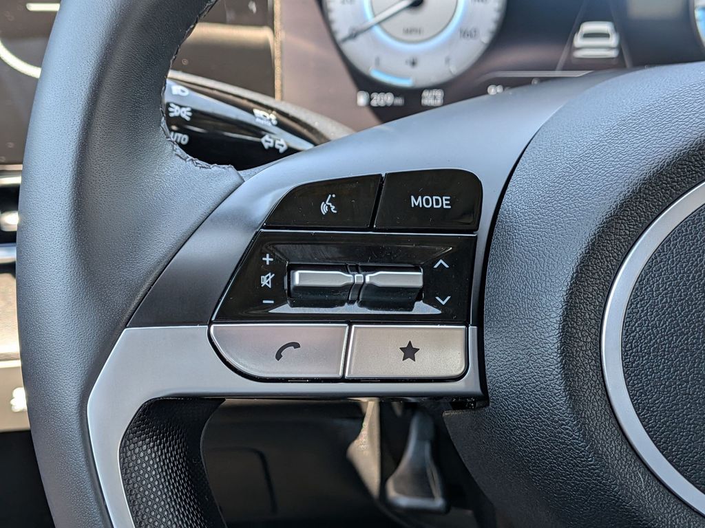 2024 Hyundai Elantra SEL - Photo 16
