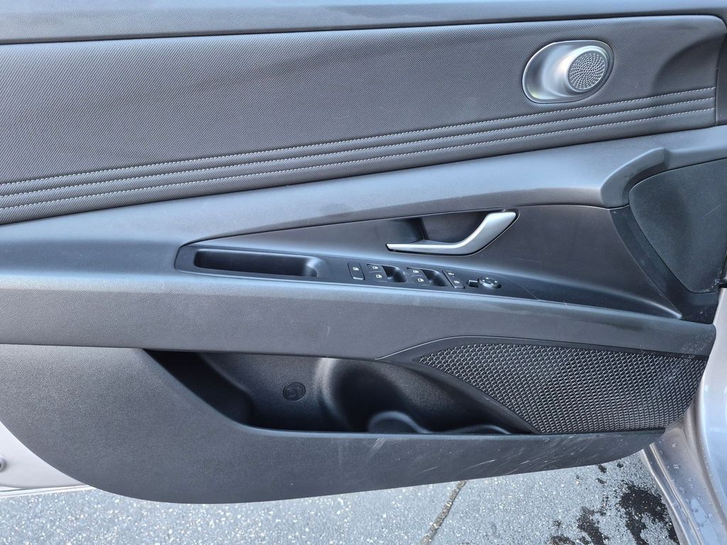 2025 Hyundai Elantra SEL - Photo 11