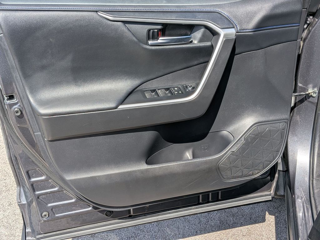 2020 Toyota RAV4 XSE - Photo 12