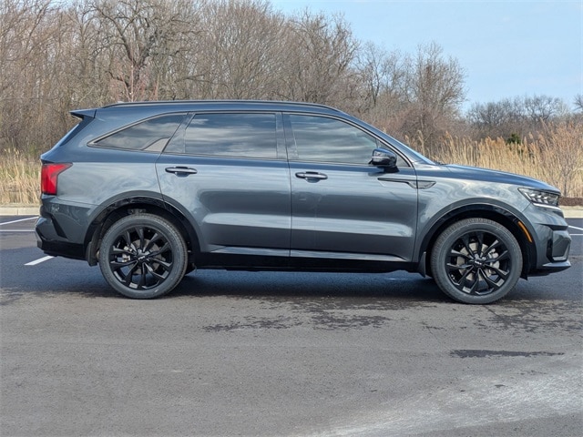 Used 2023 Kia Sorento SX with VIN 5XYRK4LF8PG171561 for sale in Kenosha, WI