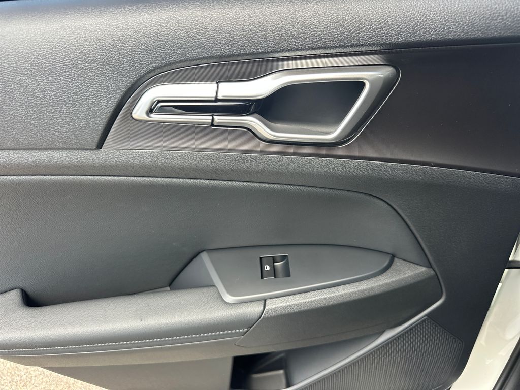 2026 Kia Sportage EX Hybrid - Photo 13