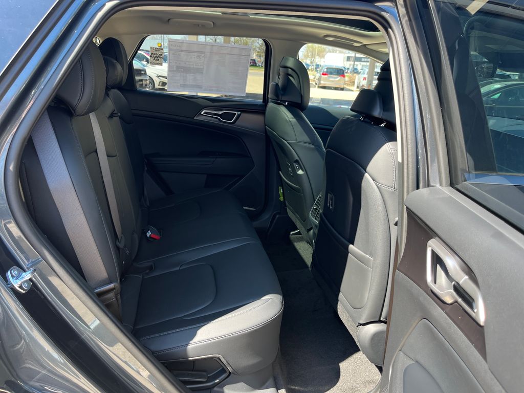 2026 Kia Sportage EX Hybrid - Photo 17
