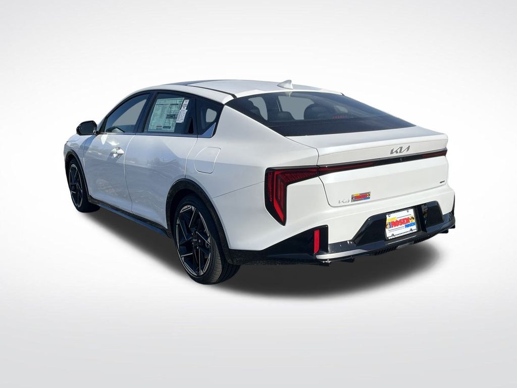 2025 Kia K4 GT-Line photo 2
