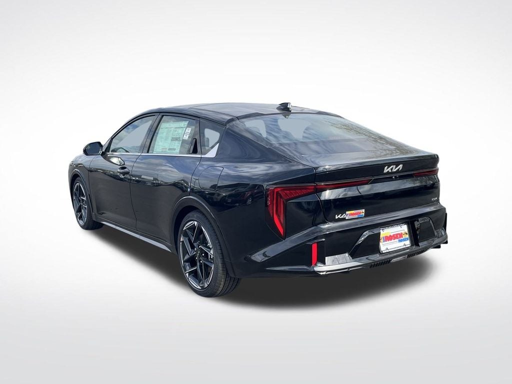 2025 Kia K4 GT-Line photo 2