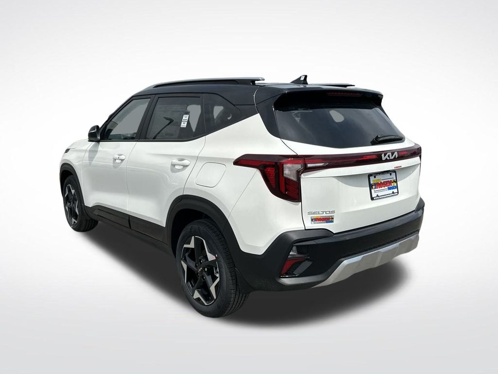 2025 Kia Seltos S photo 2