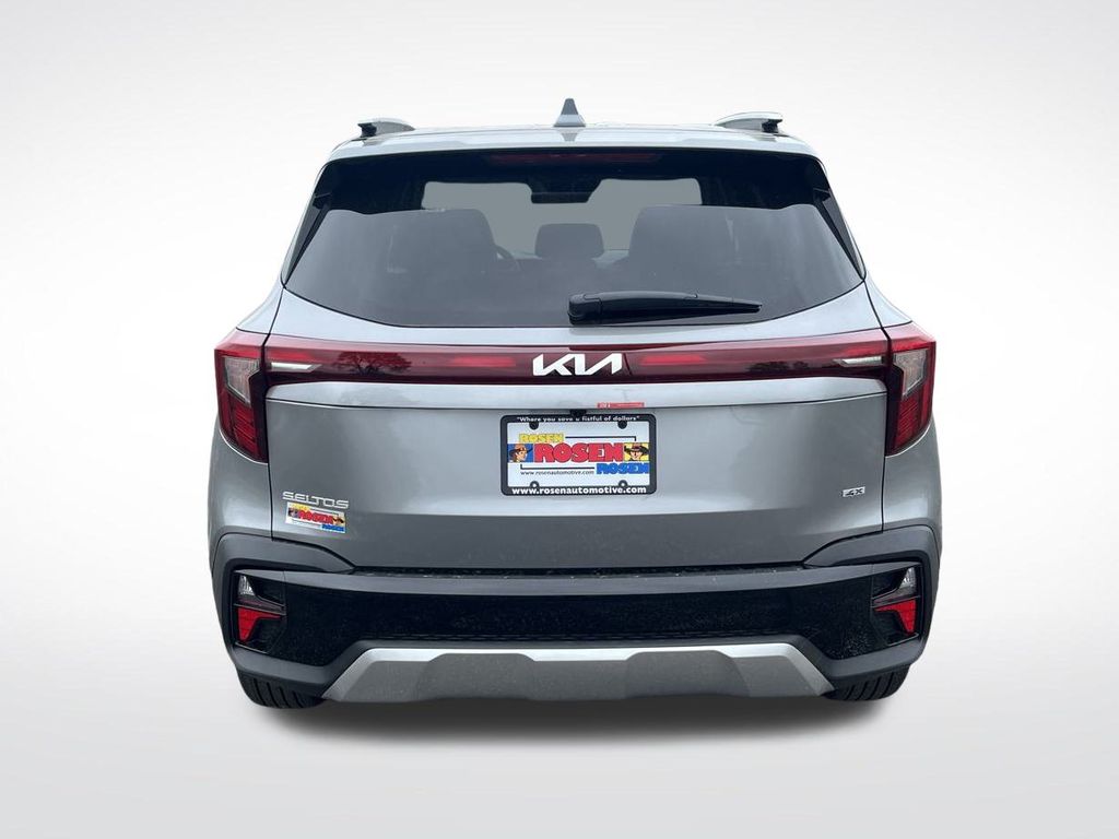 2025 Kia Seltos S photo 4