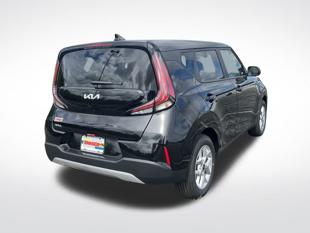2025 Kia Soul S photo 2