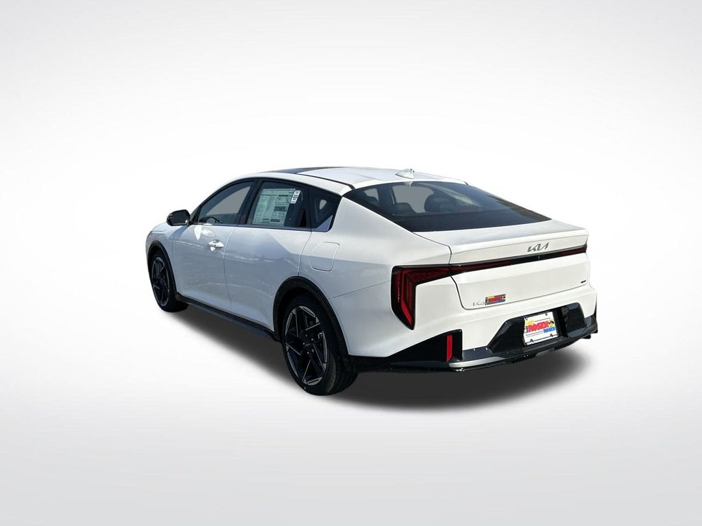 2025 Kia K4 GT-Line photo 3
