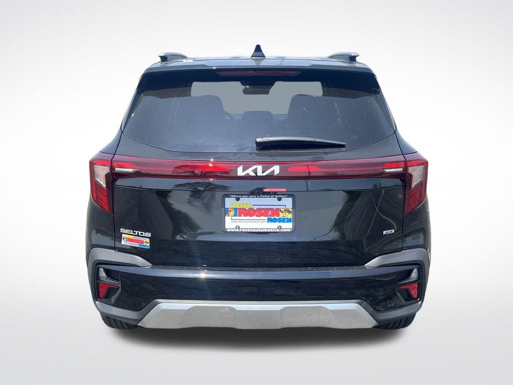 2025 Kia Seltos S photo 4