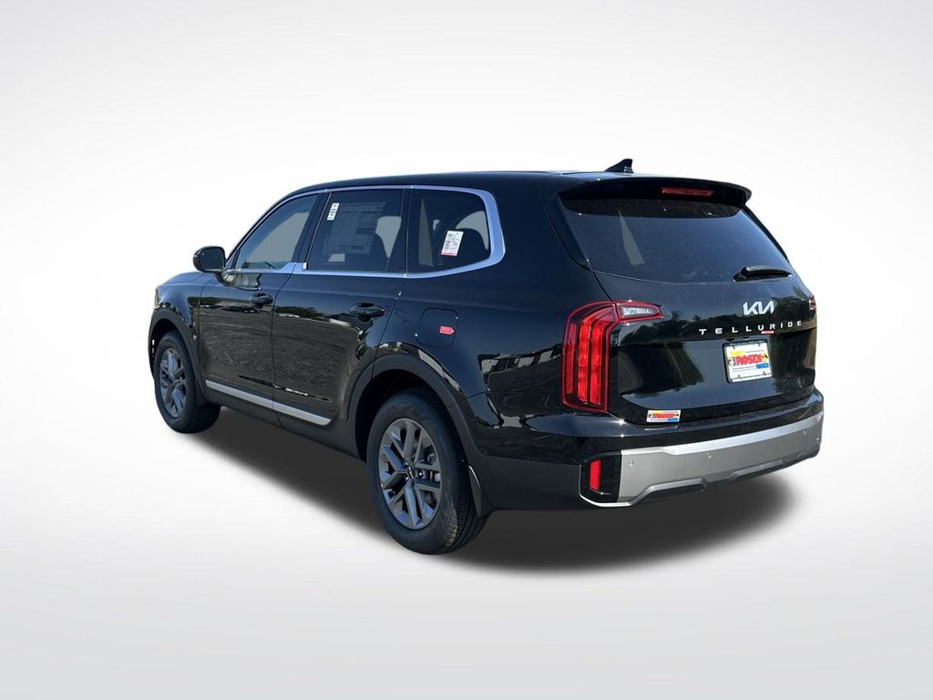 2025 Kia Telluride LX photo 3