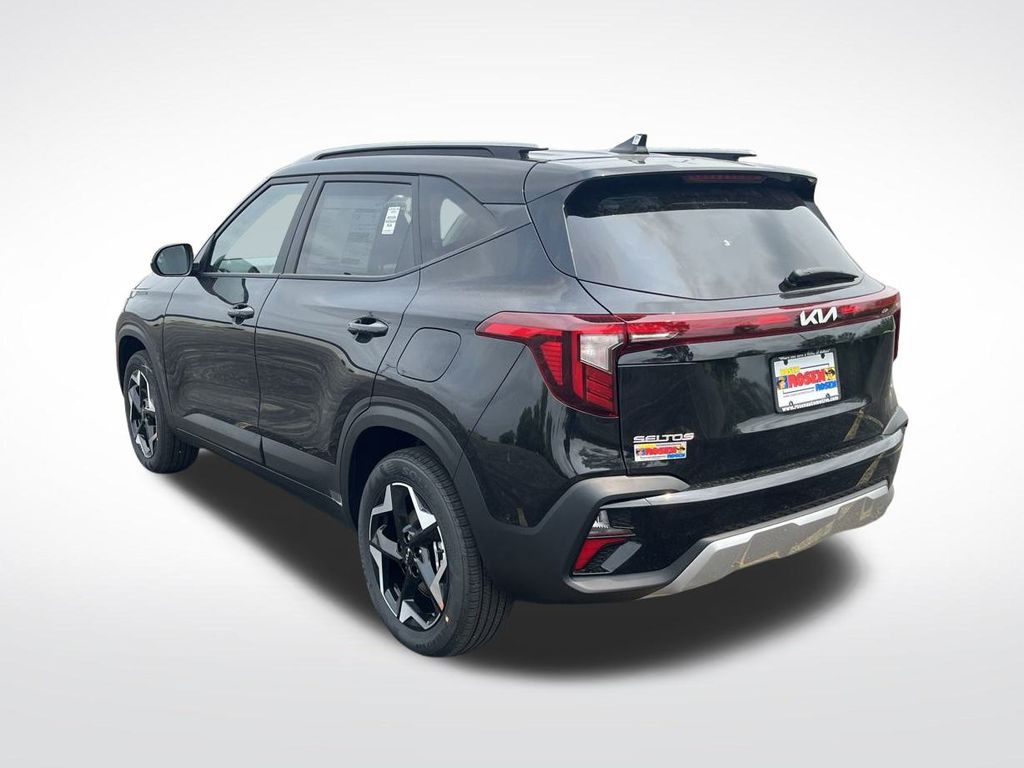 2025 Kia Seltos S photo 3