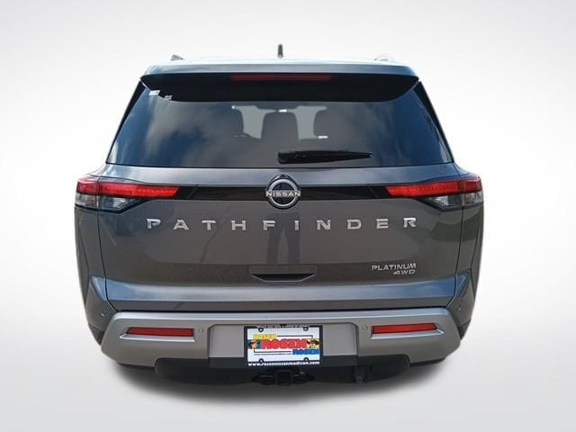 2025 Nissan Pathfinder Platinum photo 3