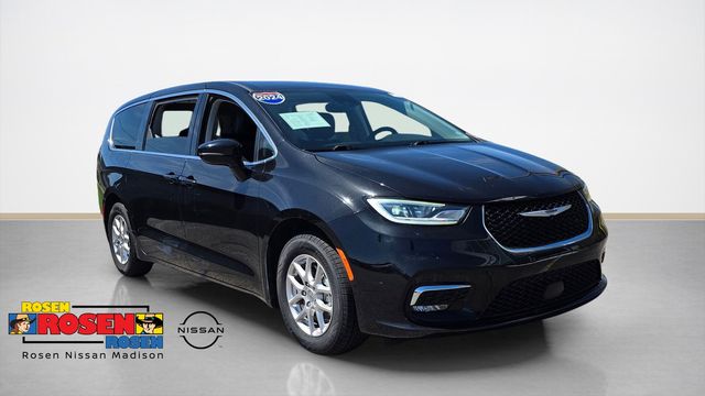 2024 Chrysler Pacifica Touring L's photo