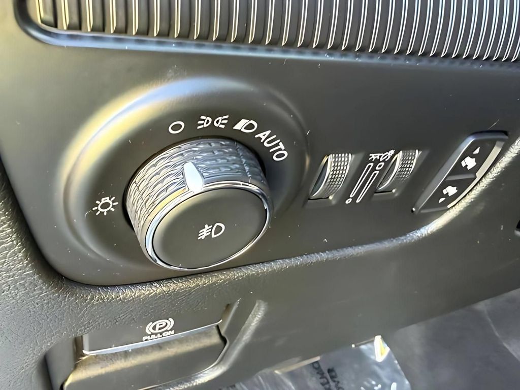 2023 Jeep Wagoneer Series III - Photo 16