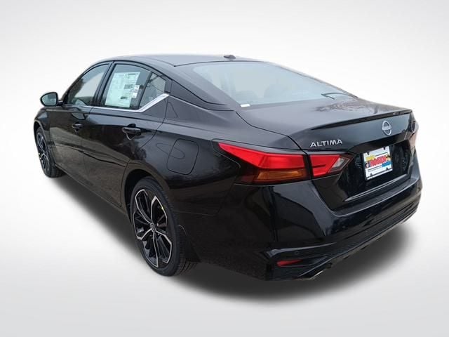 2025 Nissan Altima SR photo 3