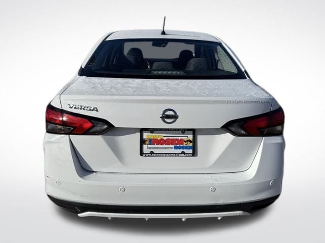 2021 Nissan Versa 1.6 S photo 4