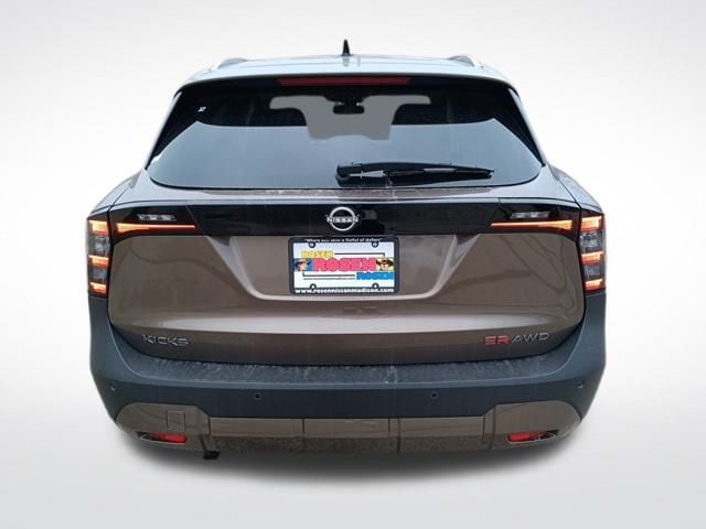 2026 Nissan Kicks SR photo 4