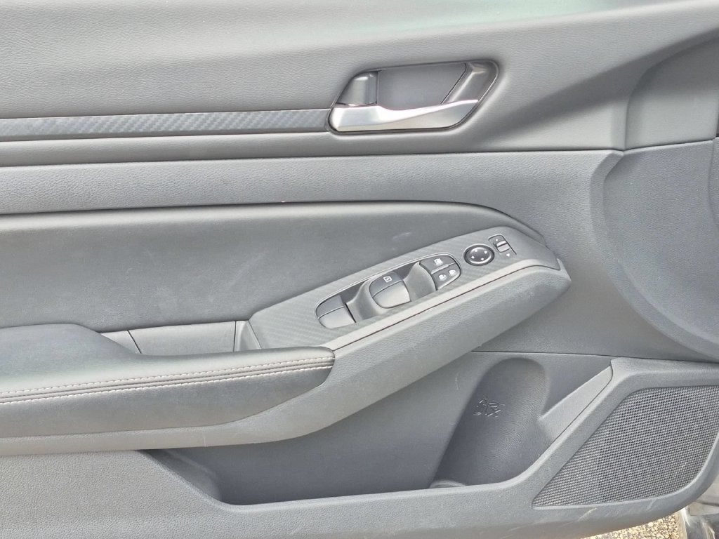 2025 Nissan Altima SV - Photo 12