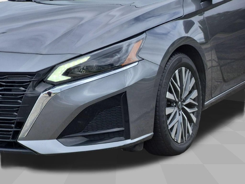 2025 Nissan Altima SV - Photo 9