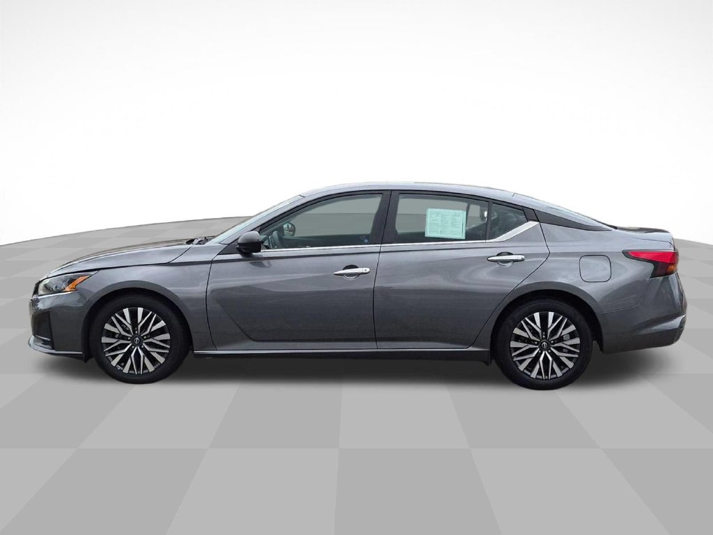 2025 Nissan Altima SV - Photo 6