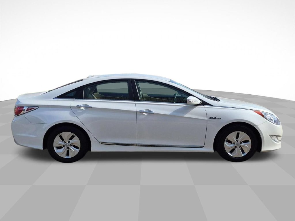 Used 2015 Hyundai Sonata Hybrid Base with VIN KMHEC4A4XFA135328 for sale in Madison, WI