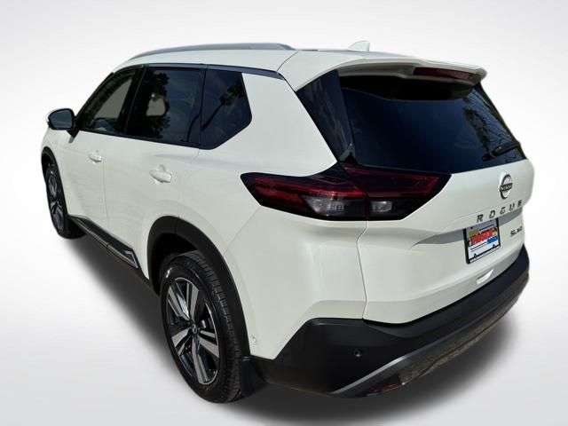 2023 Nissan Rogue SL photo 2