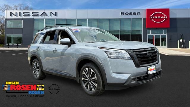 2023 Nissan Pathfinder Platinum 4WD's photo