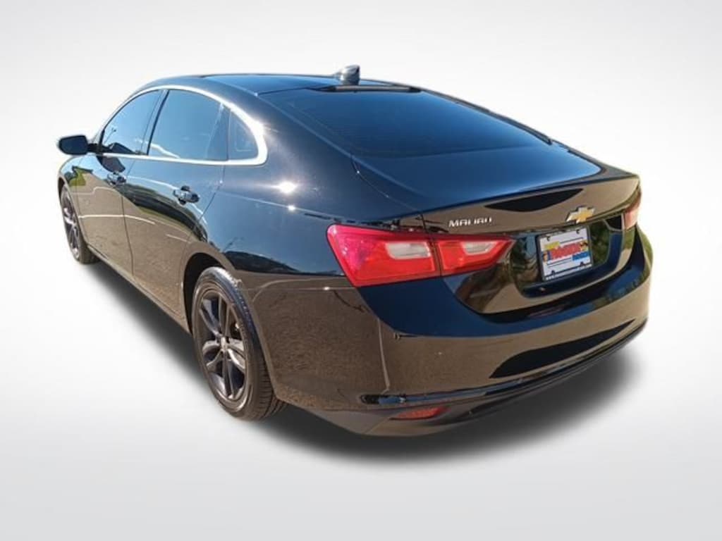 Used 2017 Chevrolet Malibu LT w/1LT Sedan