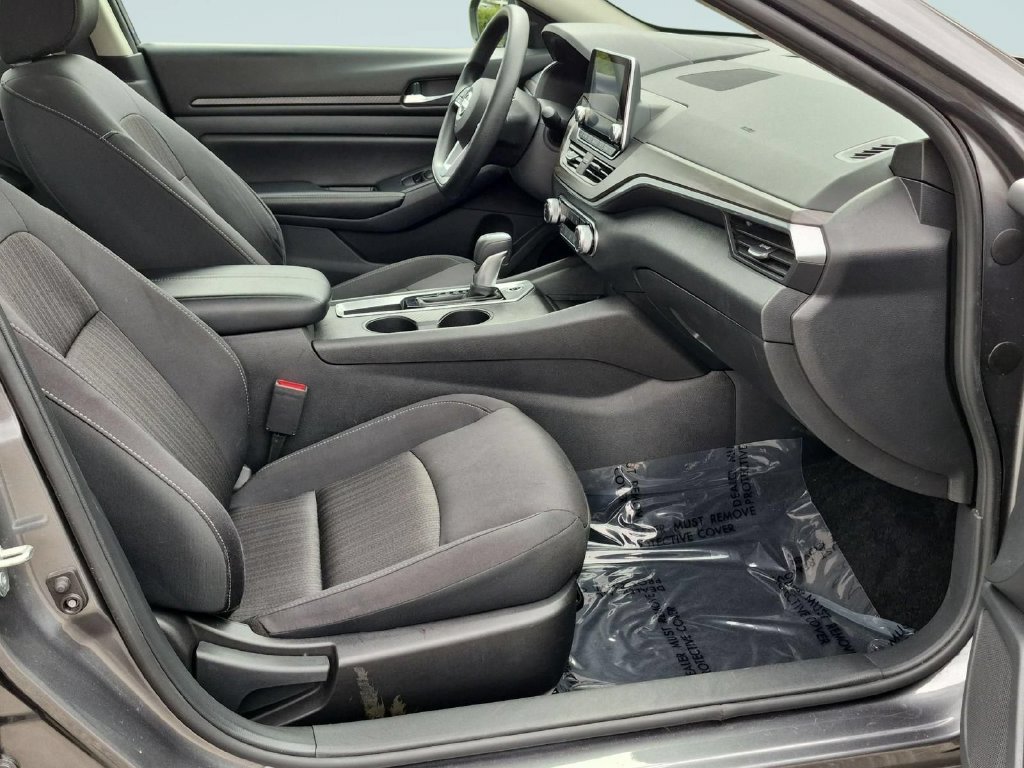 2025 Nissan Altima SV - Photo 30