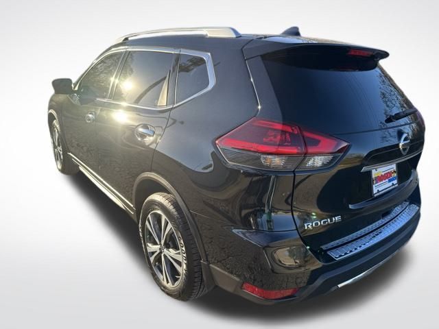 2019 Nissan Rogue SV photo 3
