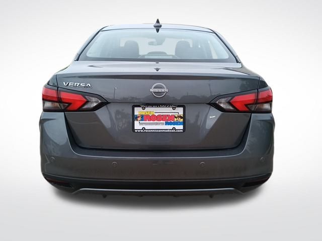 2025 Nissan Versa 1.6 SV photo 4