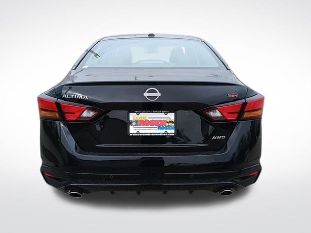 2025 Nissan Altima SR photo 4