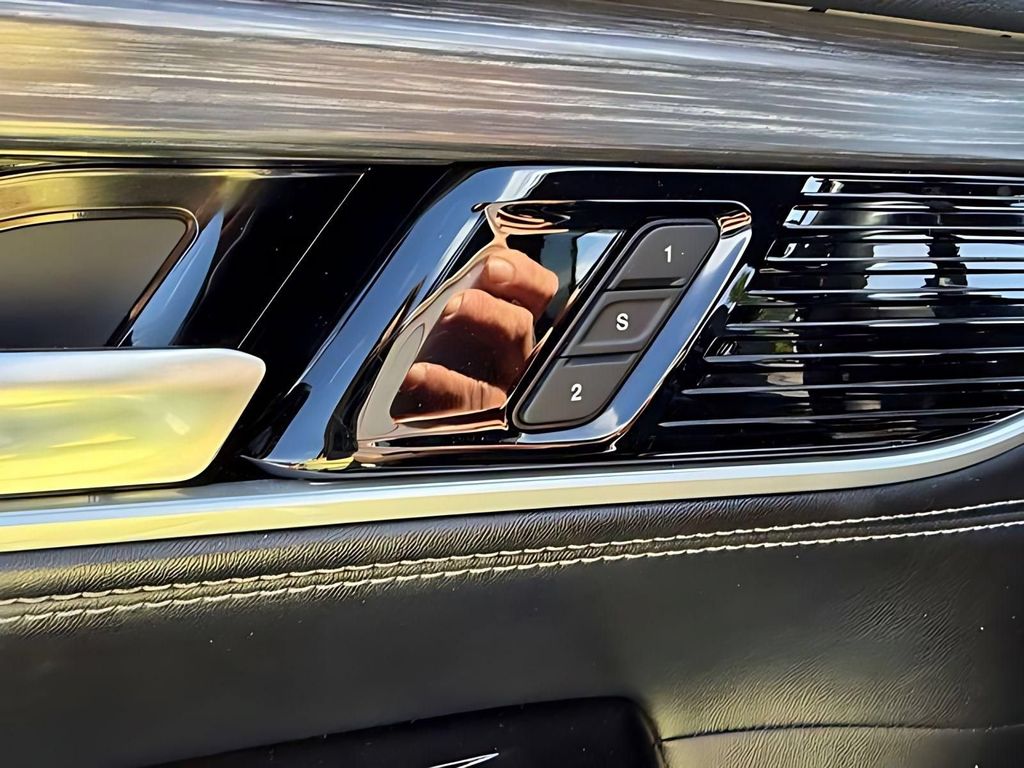 2023 Jeep Wagoneer Series III - Photo 13