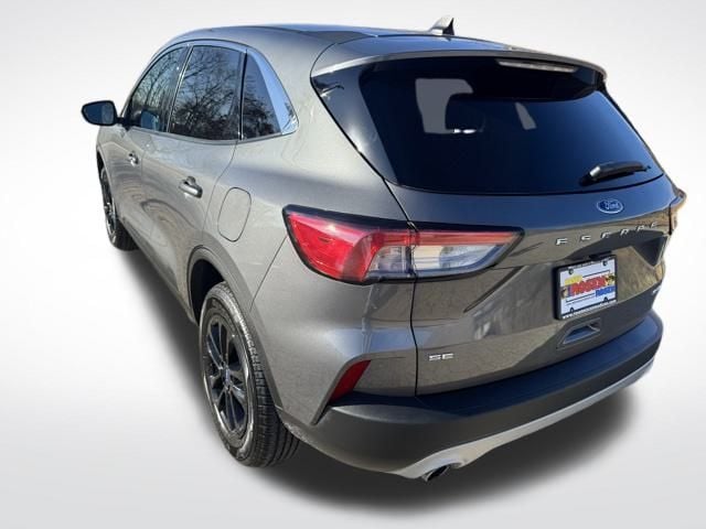2022 Ford Escape SE photo 3