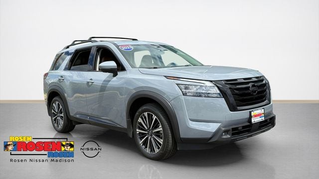 2023 Nissan Pathfinder Platinum 4WD's photo