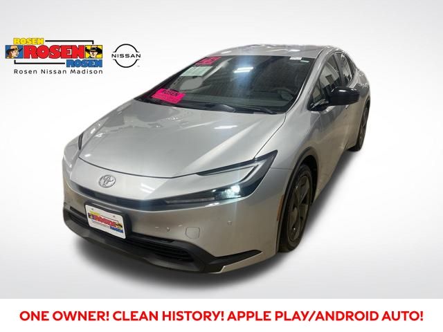 2025 Toyota Prius LE's photo